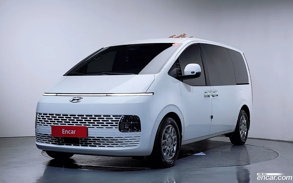 Hyundai Staria 3 2023 — миниатюра 3