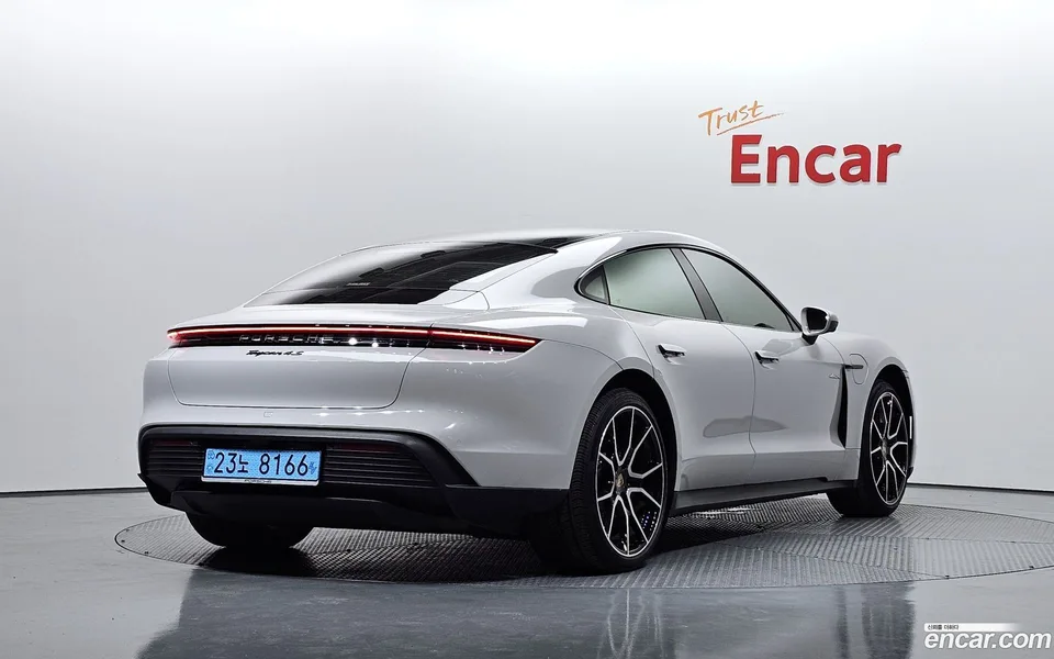 Porsche Taycan 4S 2025 — миниатюра 2
