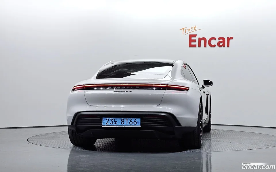 Porsche Taycan 4S 2025 — миниатюра 4