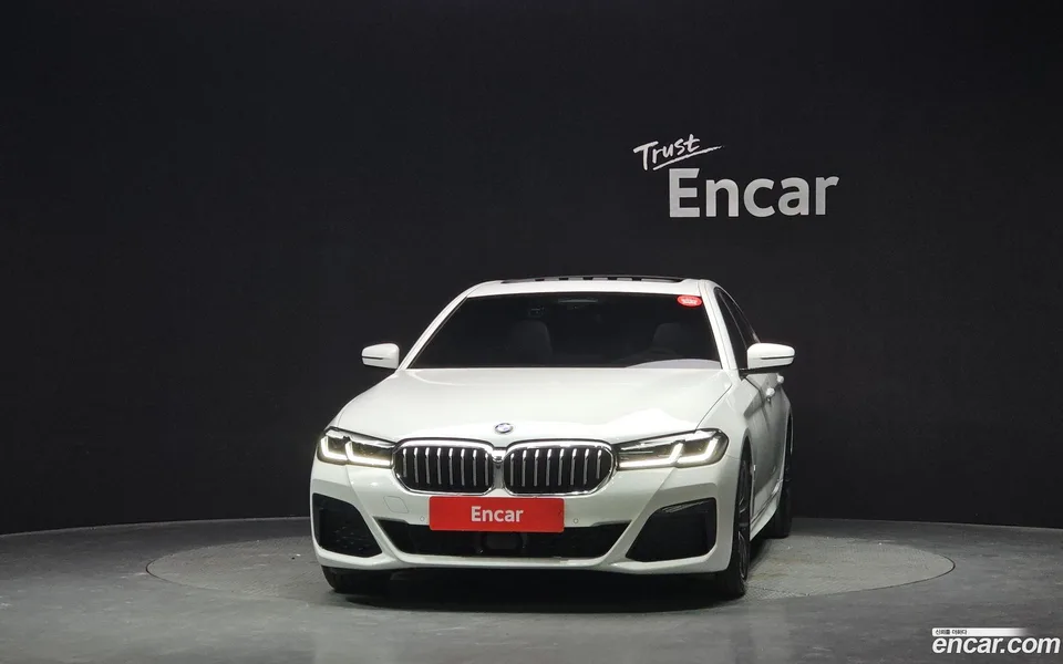 BMW 5 Series 520i M 2023 — миниатюра 3