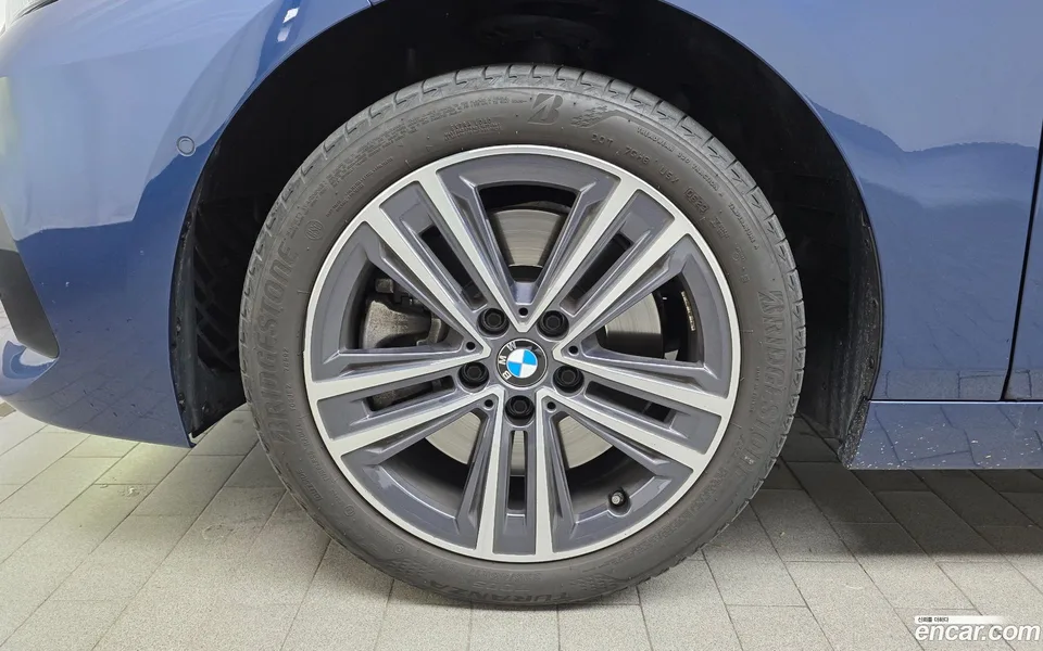 BMW 2 Series Gran Coupe 220i 2023 — миниатюра 5
