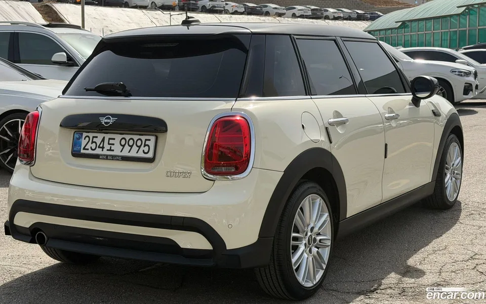 MINI Cooper 5 2022 — миниатюра 2