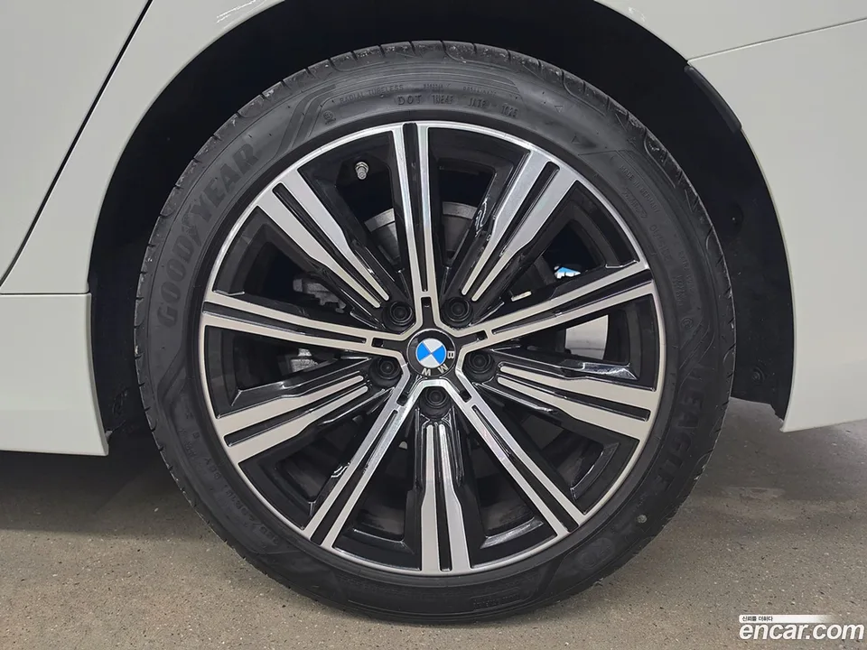 BMW 3 Series 320i 2025 — миниатюра 5