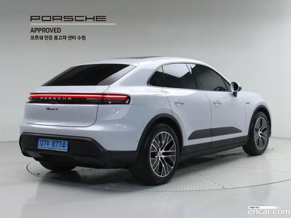 Porsche Macan Electric 4 2025 — миниатюра 2
