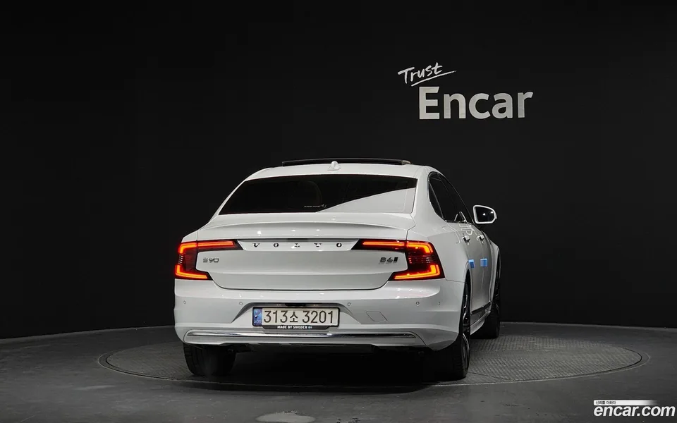 Volvo S90 B6 AWD 2022 — миниатюра 4