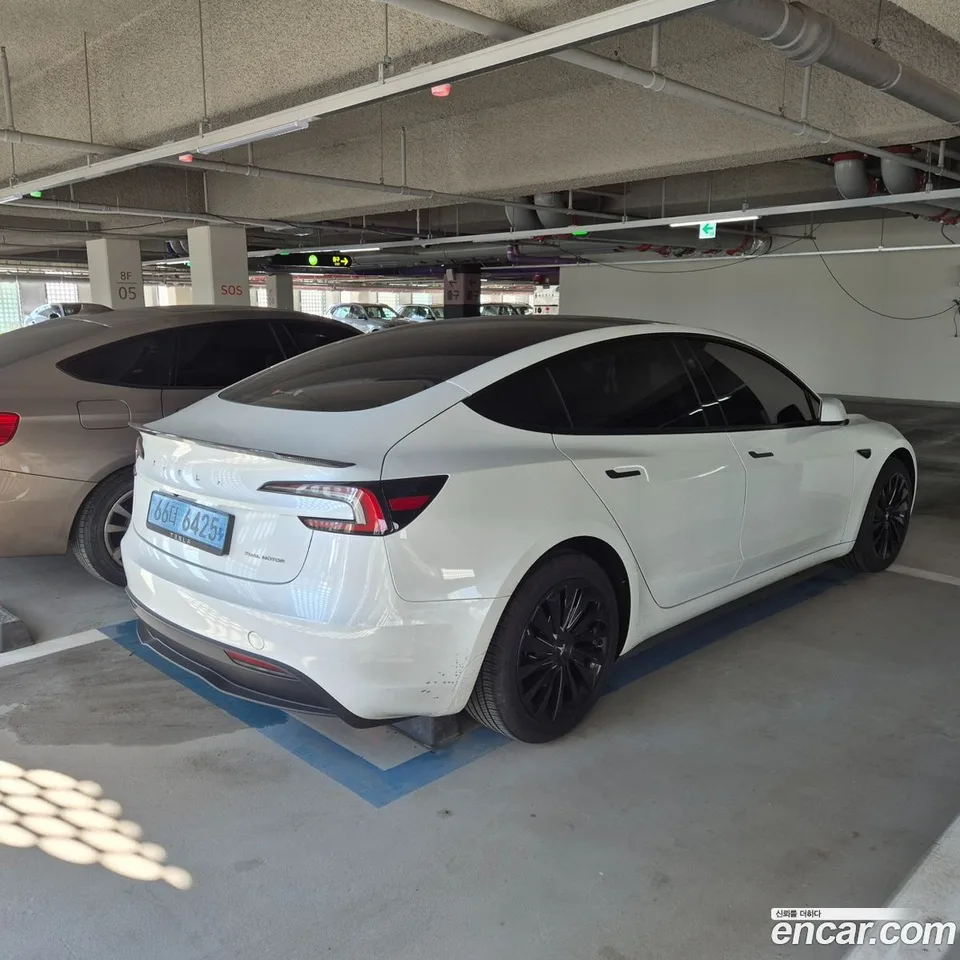 Tesla Model 3 AWD 2025 — миниатюра 4