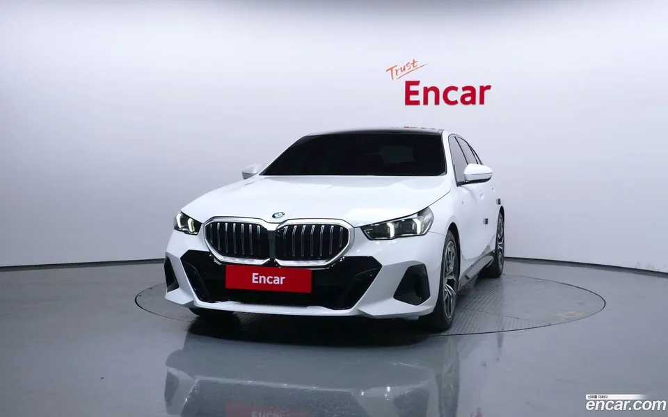 BMW 5 Series 520i M 2025 — миниатюра 3