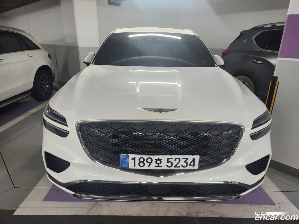 Genesis GV70 2.5T 2WD 2025 — фото 1, купить с доставкой в Москву