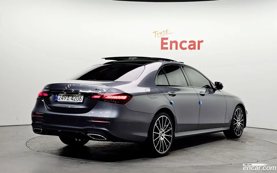 Mercedes-Benz E-Class E350 4MATIC AMG Line 2023 — миниатюра 2