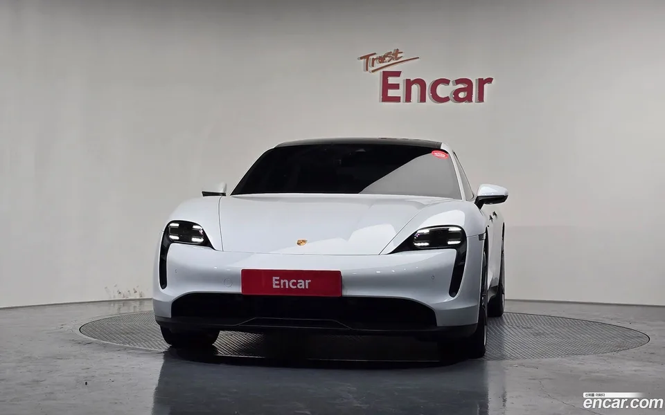 Porsche Taycan 2022 — миниатюра 3