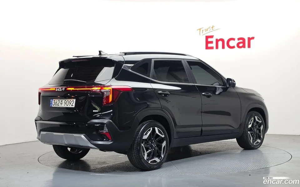 Kia Seltos 1.6 4WD 2023 — миниатюра 2
