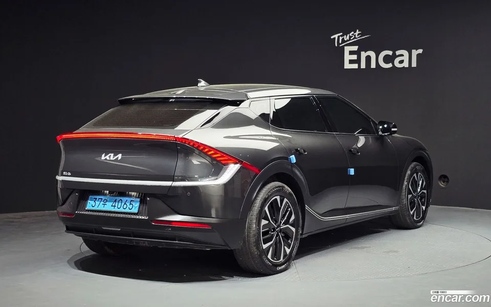 Kia EV6 2022 — миниатюра 2