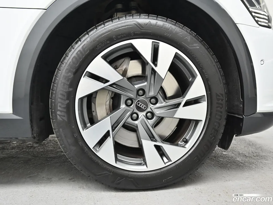 Audi Q8 e-tron 55 2024 — миниатюра 5