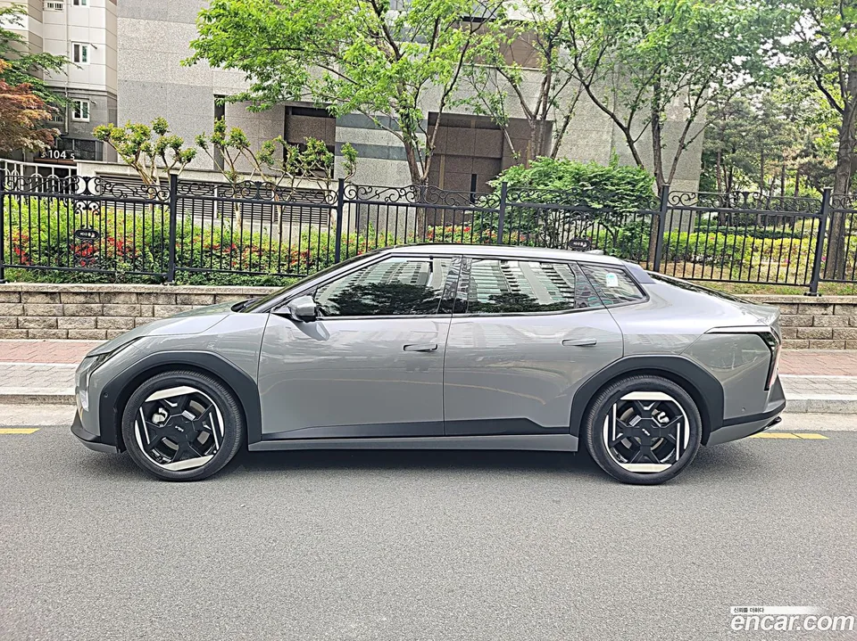 Kia EV4 2WD 2025 — миниатюра 2