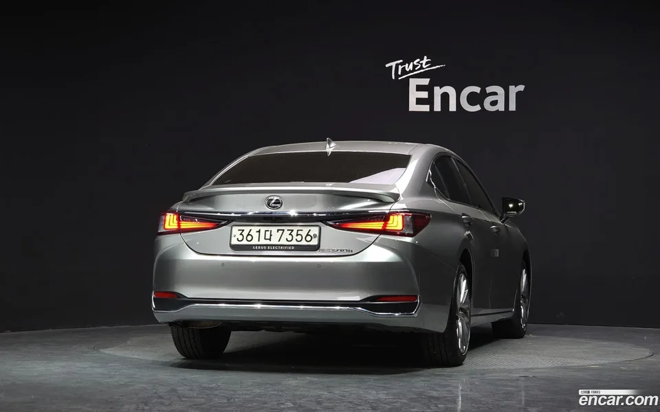 Lexus ES 300h 2024 — миниатюра 4