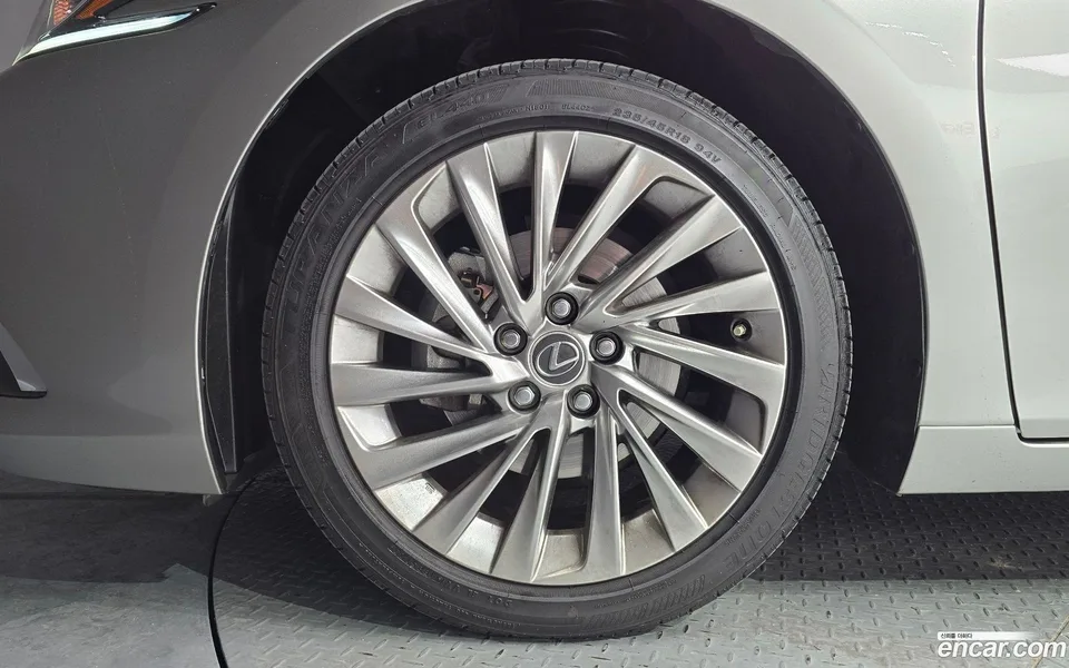 Lexus ES 300h 2024 — миниатюра 5