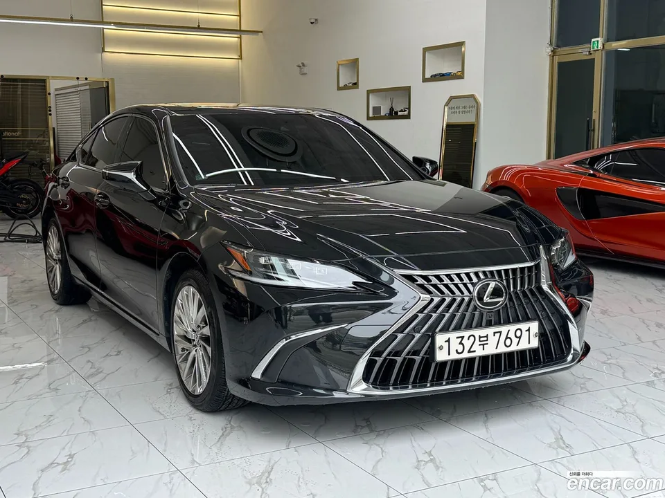 Lexus ES 300h 2023 — миниатюра 2