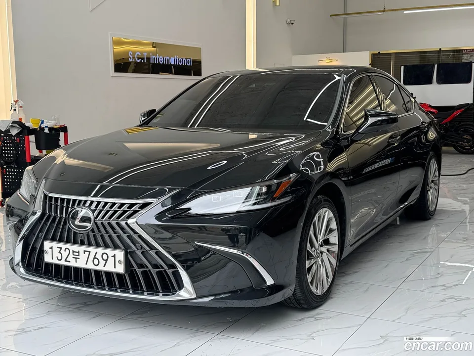 Lexus ES 300h 2023 — миниатюра 3