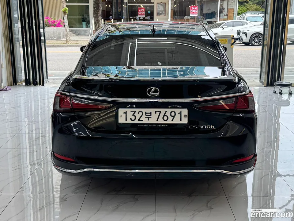 Lexus ES 300h 2023 — миниатюра 5