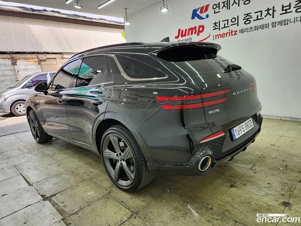 Genesis GV70 2.5T 2WD 2023 — миниатюра 2