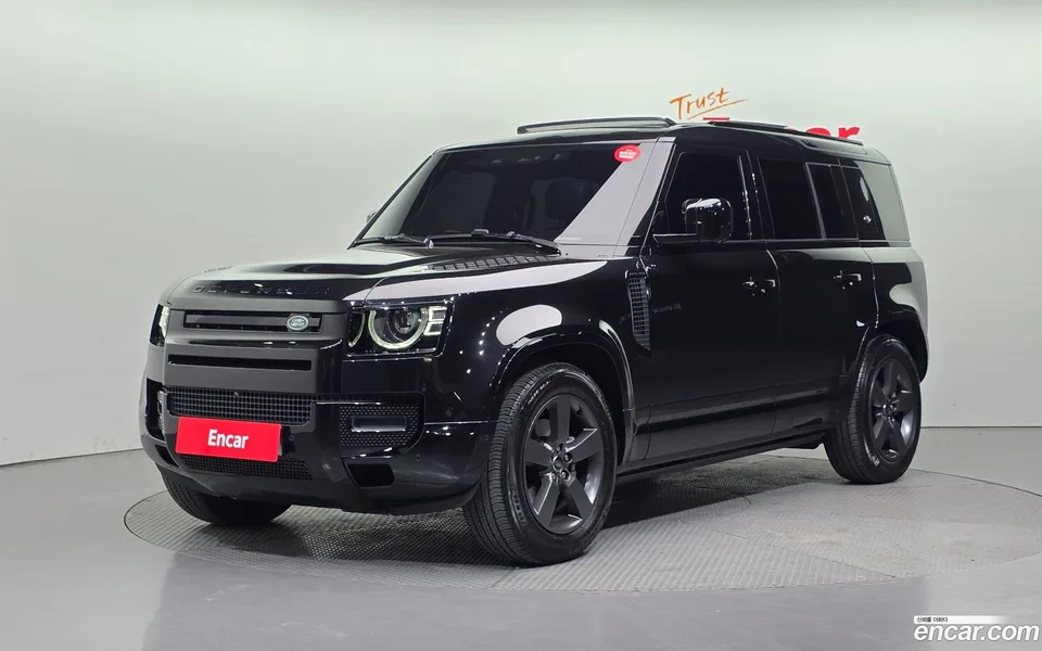 Land Rover Defender 110 P300 X- SE 2024 — фото 1, купить с доставкой в Москву