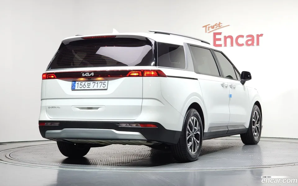 Kia Carnival 9 2023 — миниатюра 2