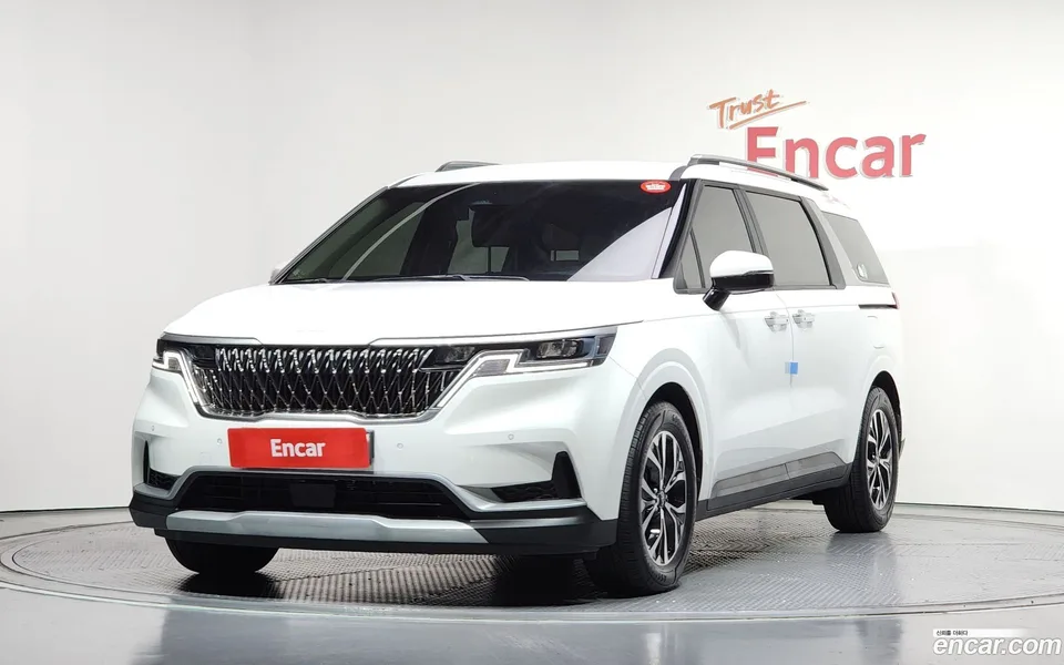 Kia Carnival 9 2023 — фото 1, купить с доставкой в Москву