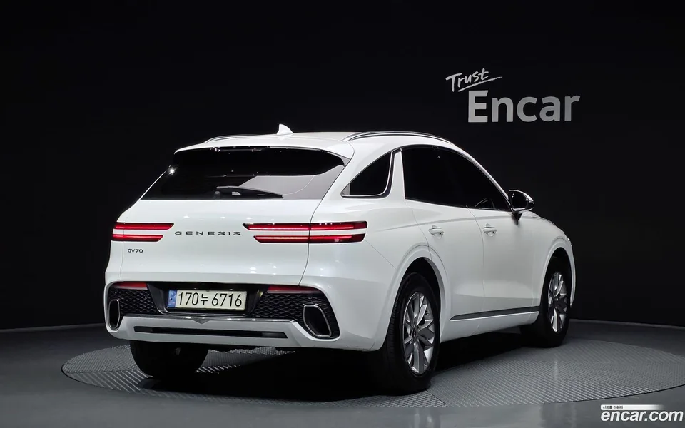 Genesis GV70 2.5T 2WD 2022 — миниатюра 2