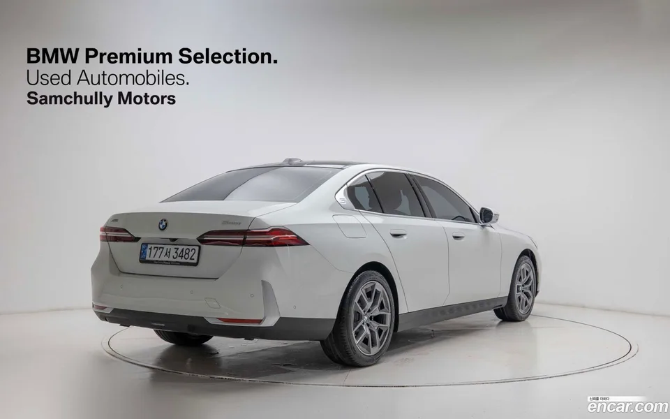 BMW 5 Series 530i xDrive 2025 — миниатюра 4