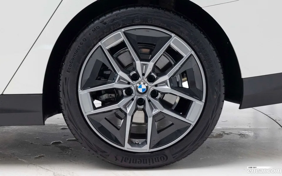 BMW 5 Series 530i xDrive 2025 — миниатюра 5