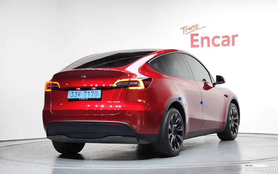 Tesla Model Y AWD 2024 — миниатюра 2