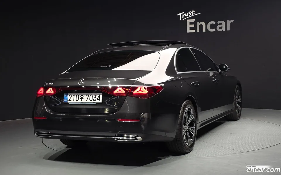 Mercedes-Benz E-Class E200 2025 — миниатюра 2