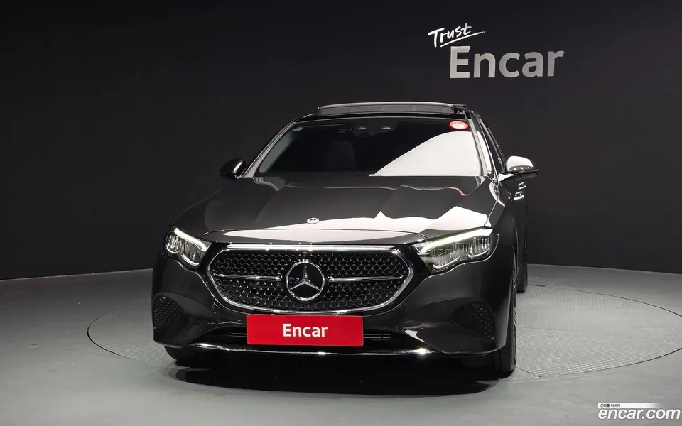 Mercedes-Benz E-Class E200 2025 — миниатюра 3