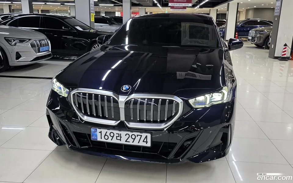 BMW 5 Series 530i xDrive M 2024 — миниатюра 2