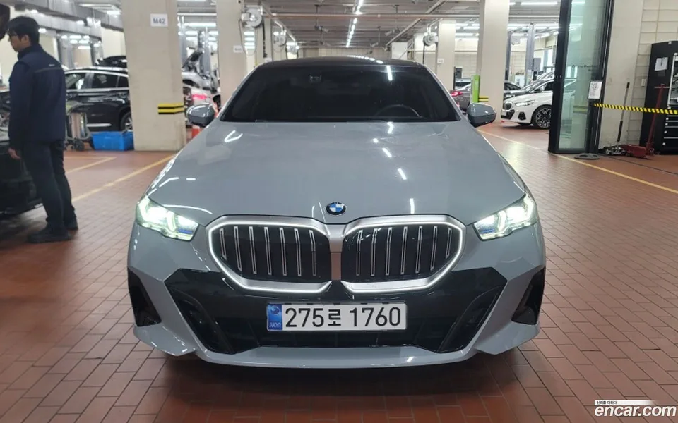 BMW 5 Series 523d M 2025 — миниатюра 2