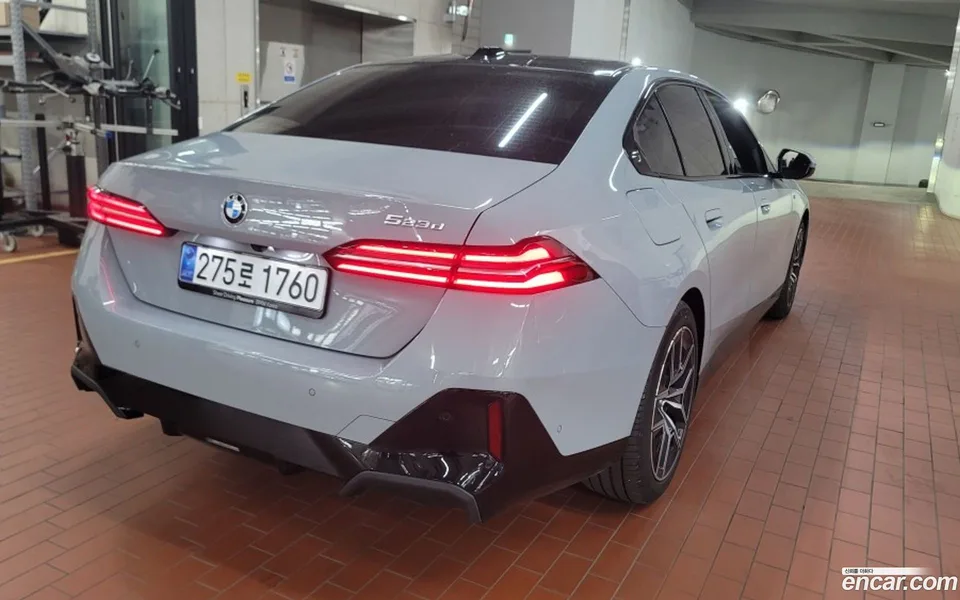 BMW 5 Series 523d M 2025 — миниатюра 3