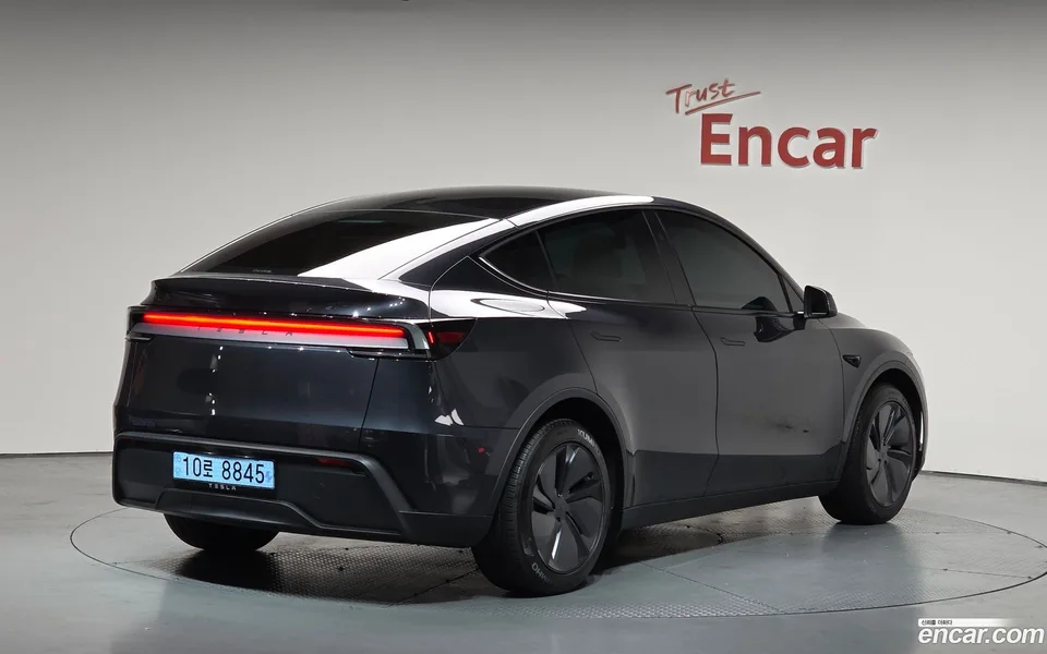 Tesla Model Y RWD 2025 — фото 1, купить с доставкой в Москву