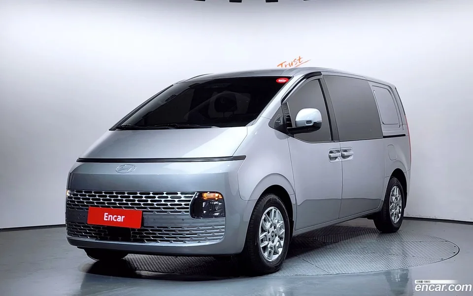 Hyundai Staria HEV 1.6 5 2025 — фото 1, купить с доставкой в Москву