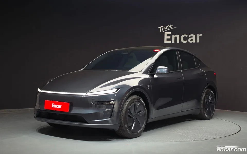 Tesla Model Y RWD 2025 — фото 1, купить с доставкой в Москву