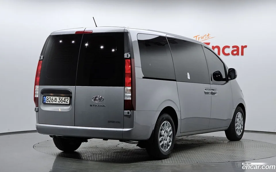 Hyundai Staria 3 2022 — миниатюра 2
