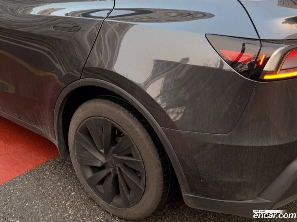 Tesla Model Y RWD 2025 — миниатюра 3