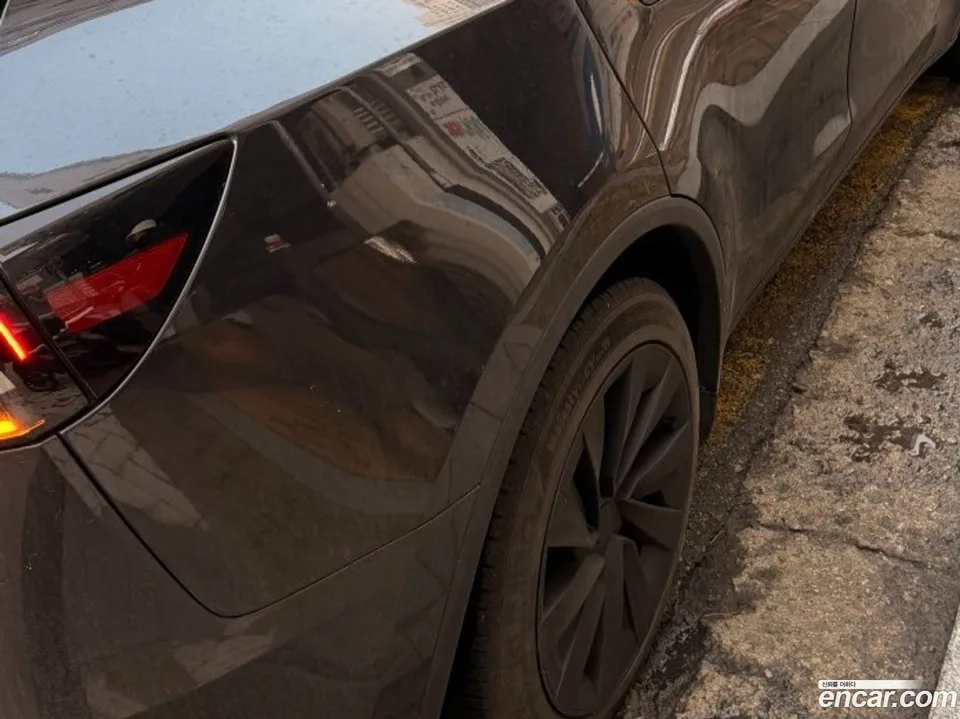 Tesla Model Y RWD 2025 — миниатюра 4