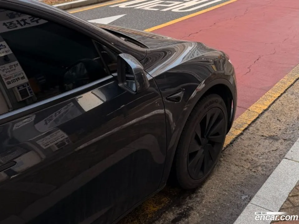 Tesla Model Y RWD 2025 — миниатюра 5