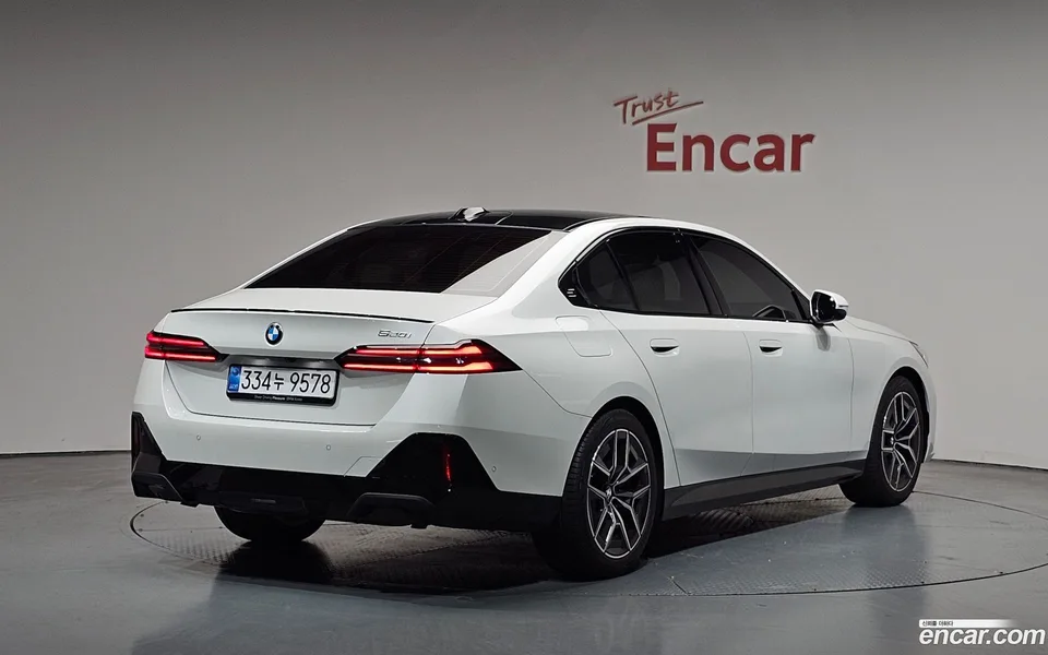 BMW 5 Series 520i 2025 — миниатюра 2