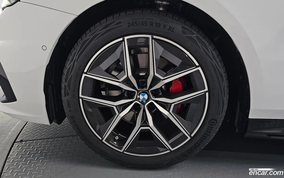 BMW 5 Series 520i 2025 — миниатюра 5