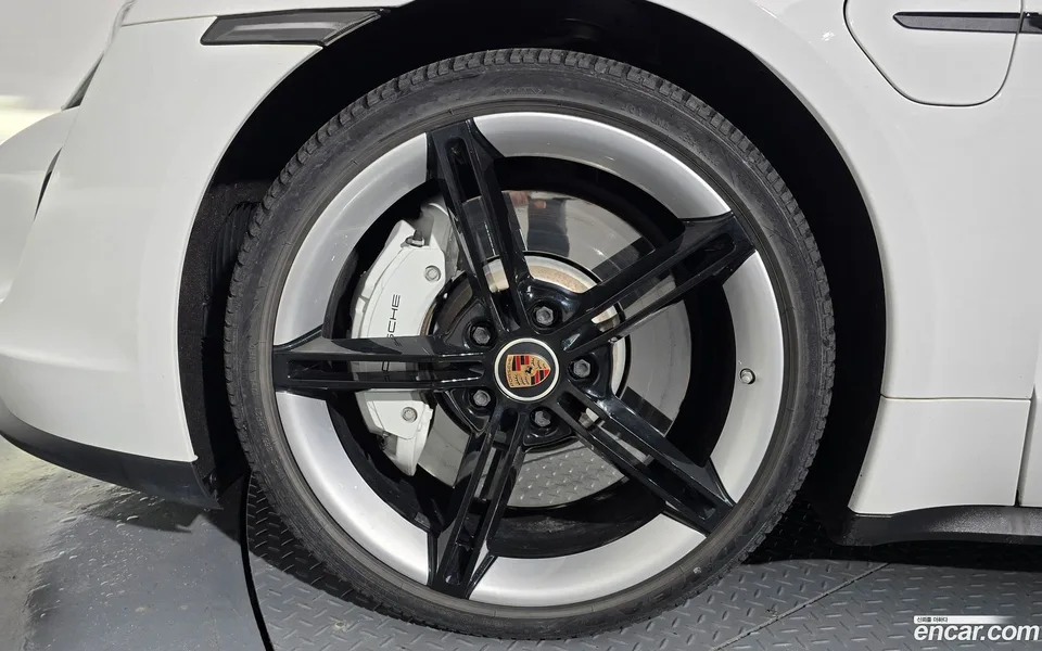 Porsche Taycan 2022 — миниатюра 5