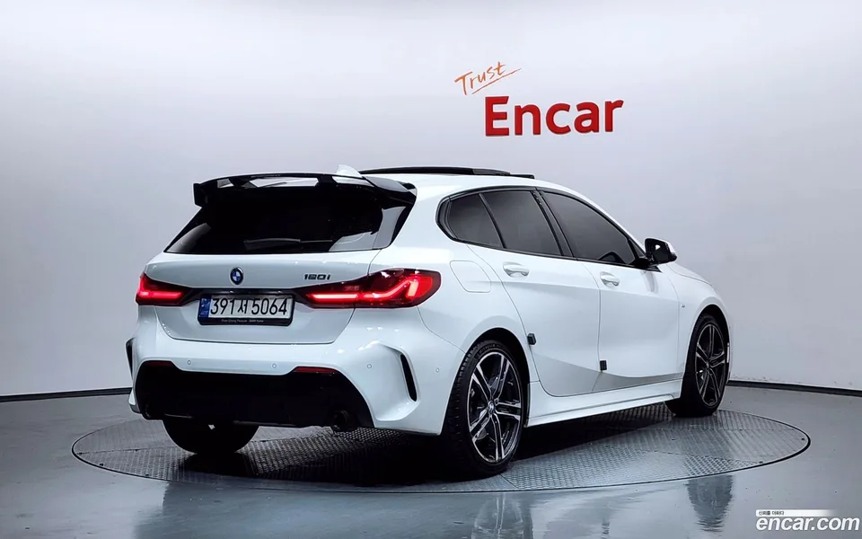 BMW 1 Series 120i M 2022 — миниатюра 2