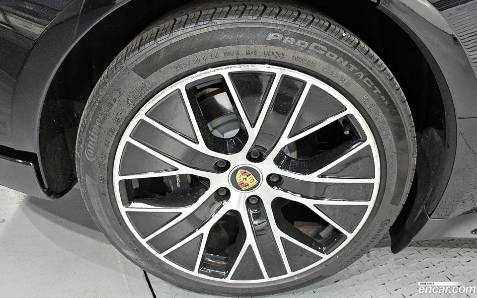 Porsche Taycan 2022 — миниатюра 5