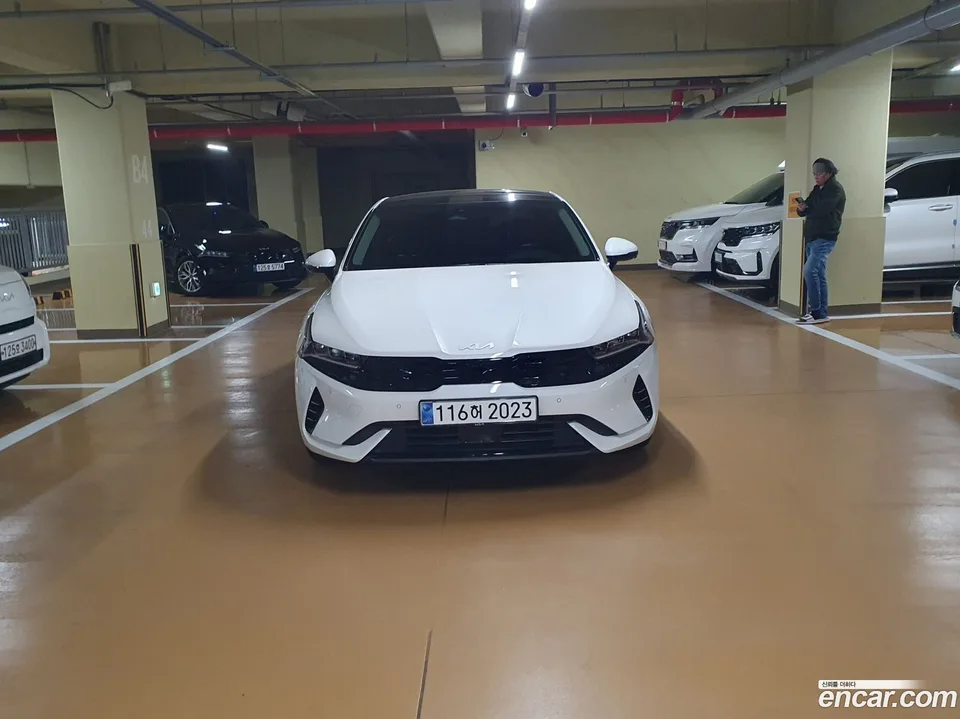 Kia K5 Hybrid 2023 — фото 1, купить с доставкой в Москву