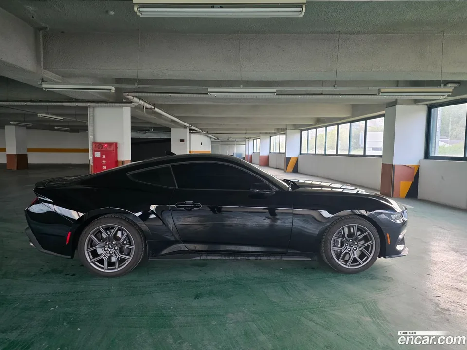Ford Mustang 2.3 2025 — миниатюра 4